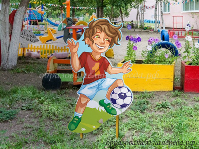 Уличная фигура Футболист
