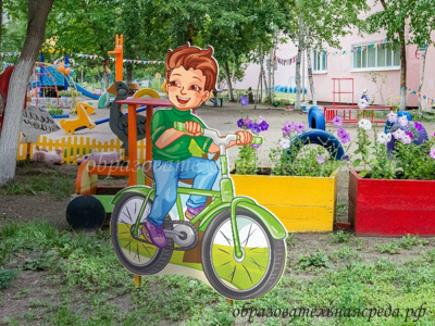 Уличная фигура Велосепедист